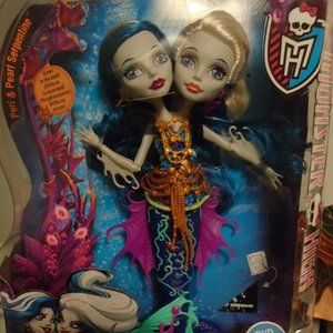 MONSTER HIGH, GREAT SCARRIER REEF, PERI & PEARL SERPENTINE, HISSTERS, DOLL, NEW!